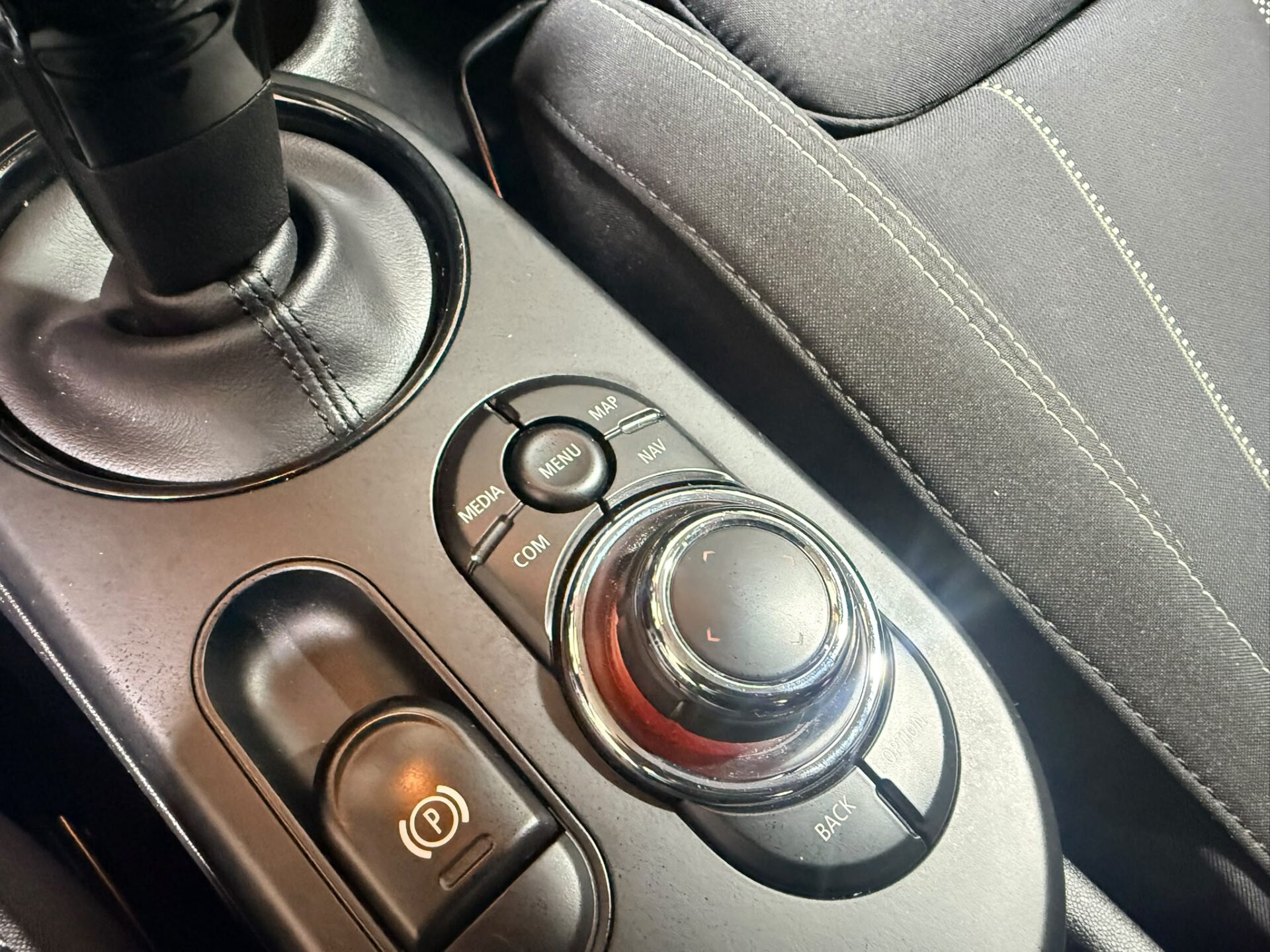 MINI COOPER SE ESSENTIAL TRIM 100% ELECTRICO - Image 23
