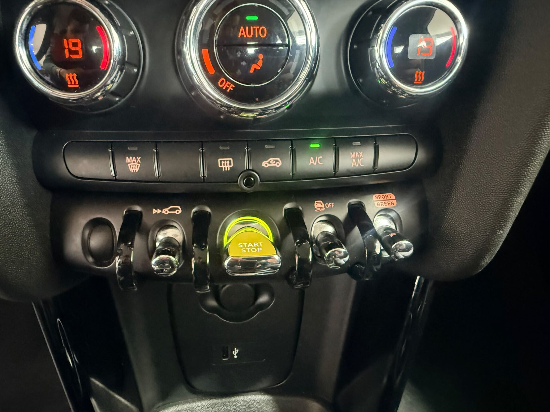 MINI COOPER SE ESSENTIAL TRIM 100% ELECTRICO - Image 21
