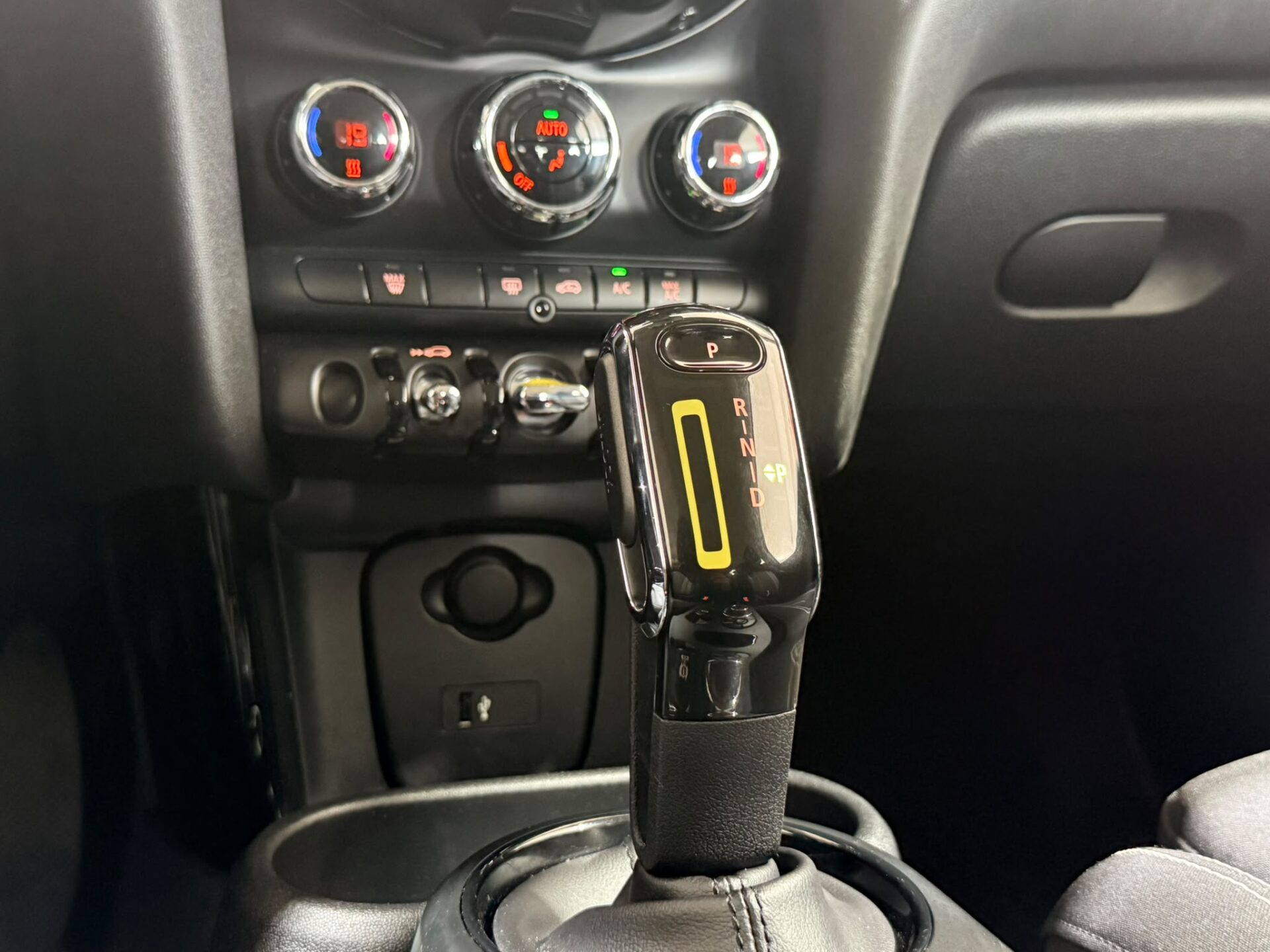 MINI COOPER SE ESSENTIAL TRIM 100% ELECTRICO - Image 16