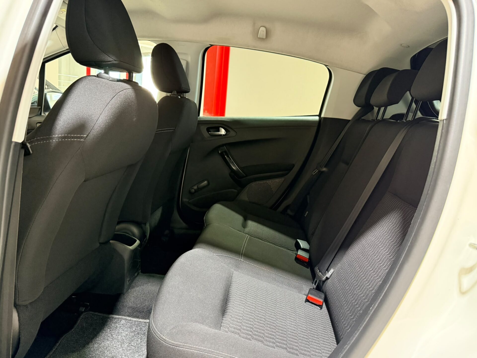 PEUGEOT 208 1.6 HDI 92 CV - Image 7