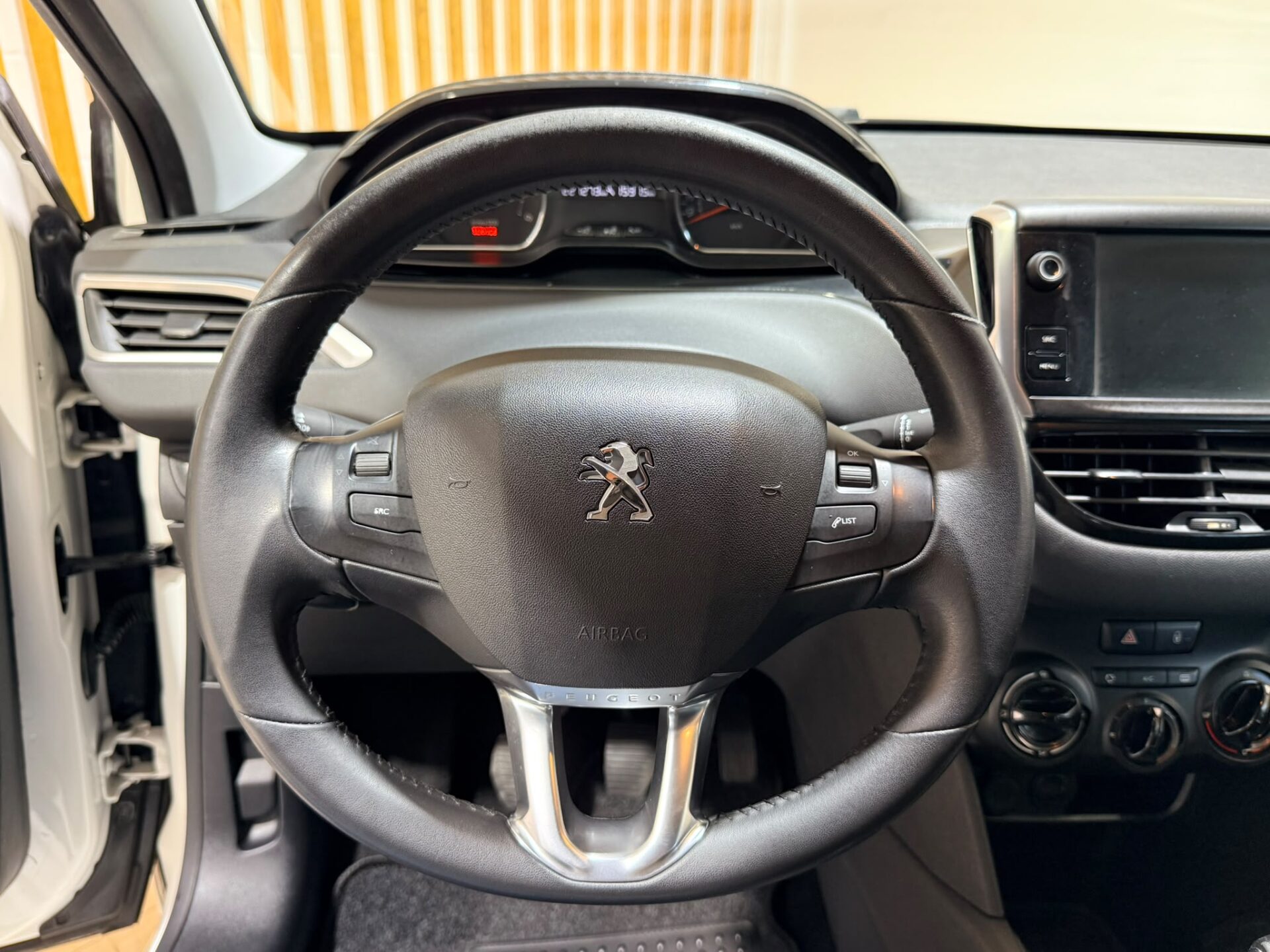 PEUGEOT 208 1.6 HDI 92 CV - Image 8