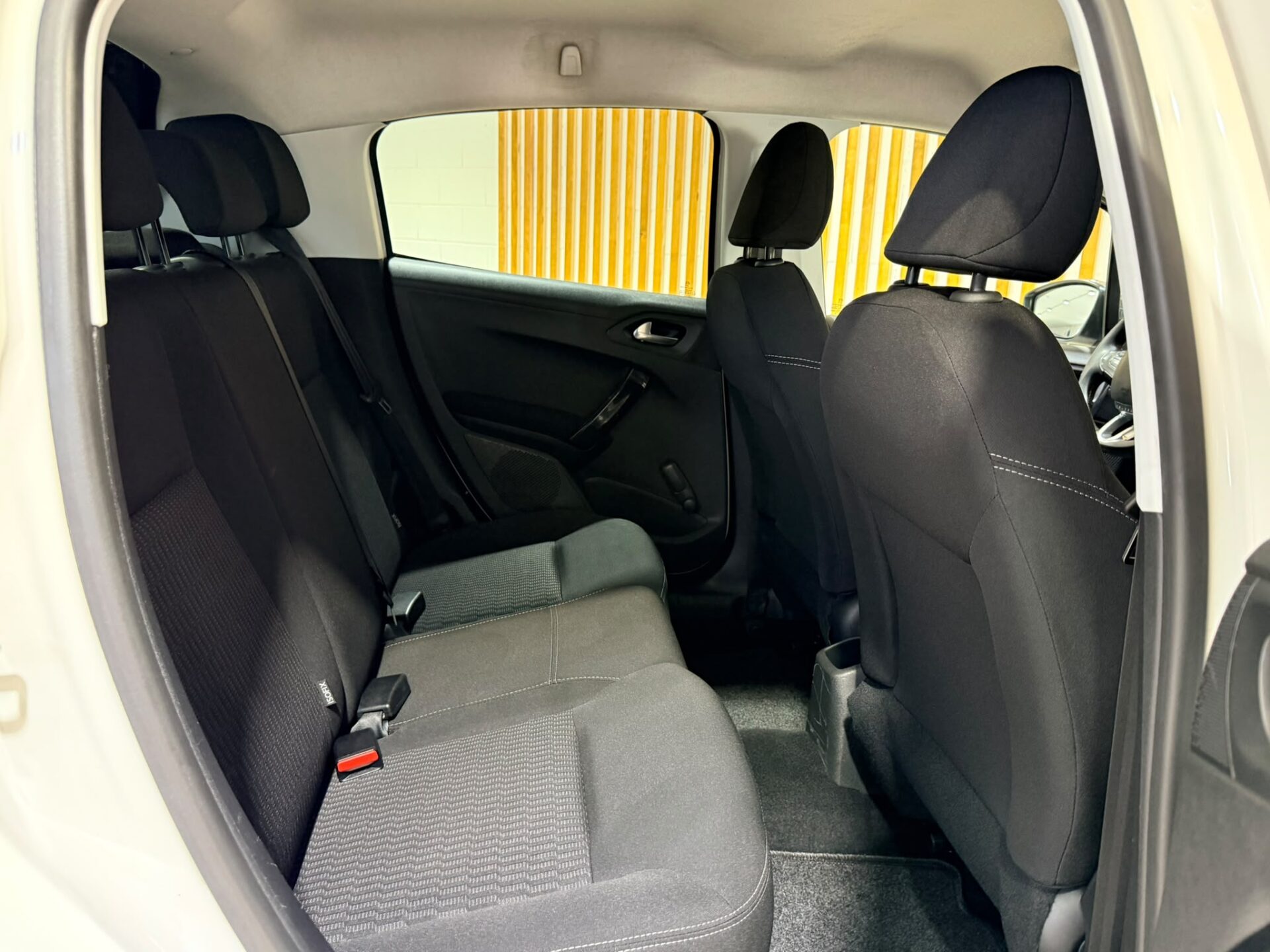 PEUGEOT 208 1.6 HDI 92 CV - Image 9