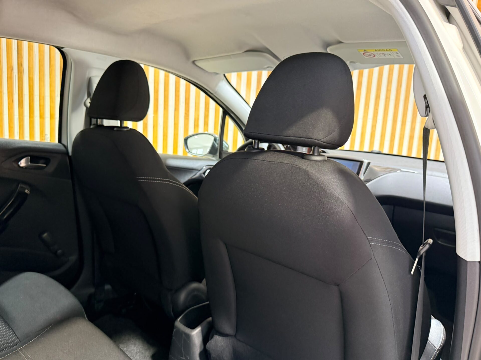 PEUGEOT 208 1.6 HDI 92 CV - Image 10
