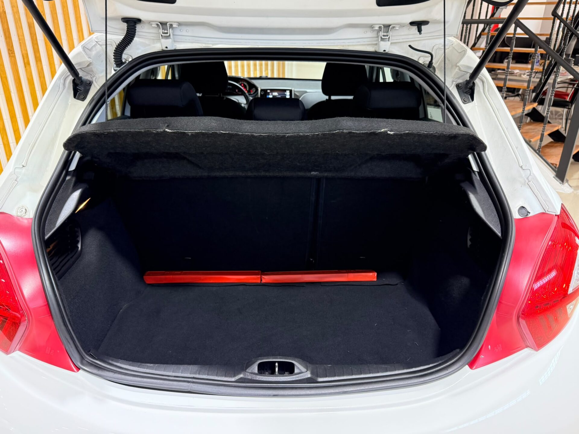 PEUGEOT 208 1.6 HDI 92 CV - Image 14